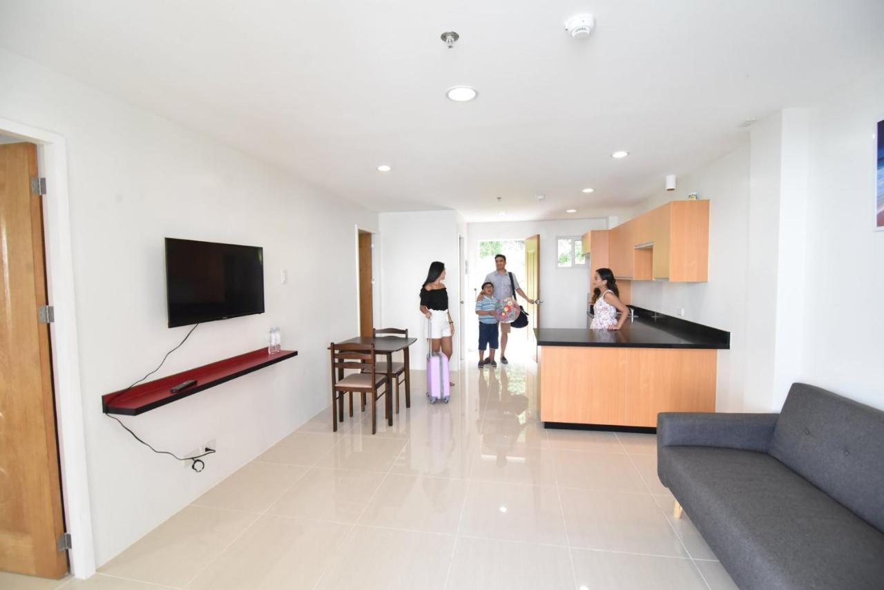 Holiday Oceanview Residences And Resort Samal Buitenkant foto